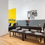 Big Central Near Rotkreuzplatz With 3 Bedroom For 12 Pax