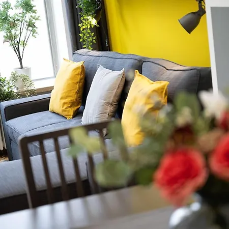 Big Central Near Rotkreuzplatz With 3 Bedroom For 12 Pax Apartment