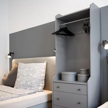 Apartment Big Central Near Rotkreuzplatz With 3 Bedroom For 12 Pax *