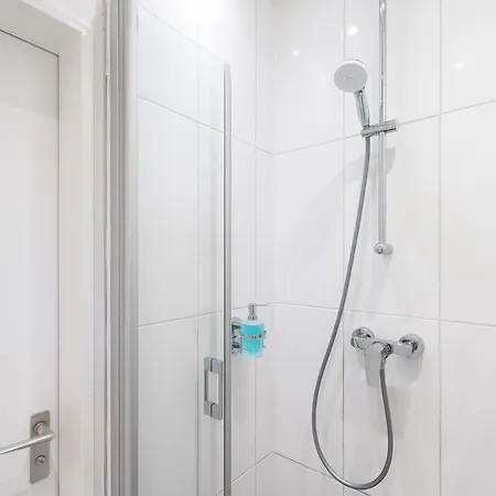 Big Central Near Rotkreuzplatz With 3 Bedroom For 12 Pax Munich