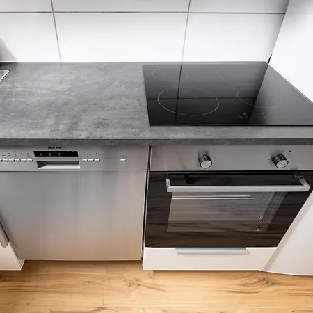 Big Central Near Rotkreuzplatz With 3 Bedroom For 12 Pax Munich
