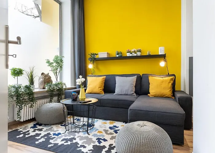 Big Central Near Rotkreuzplatz With 3 Bedroom For 12 Pax