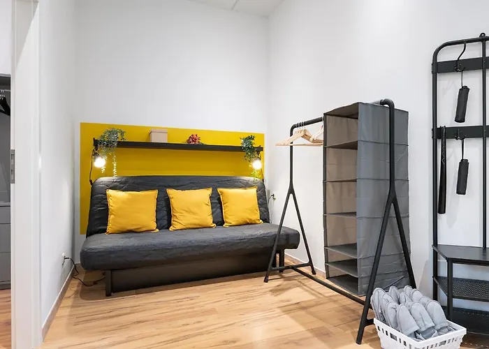 Lägenhet Big Central Near Rotkreuzplatz With 3 Bedroom For 12 Pax *