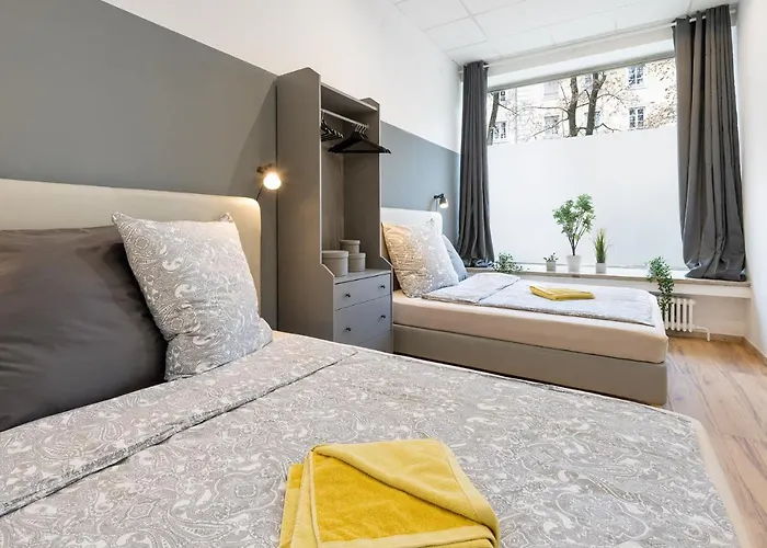 Big Central Near Rotkreuzplatz With 3 Bedroom For 12 Pax Lägenhet