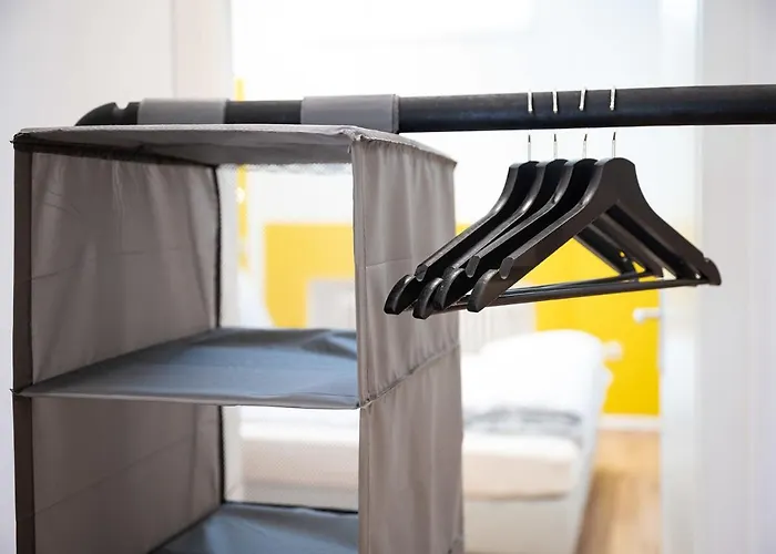 Big Central Near Rotkreuzplatz With 3 Bedroom For 12 Pax Lägenhet München
