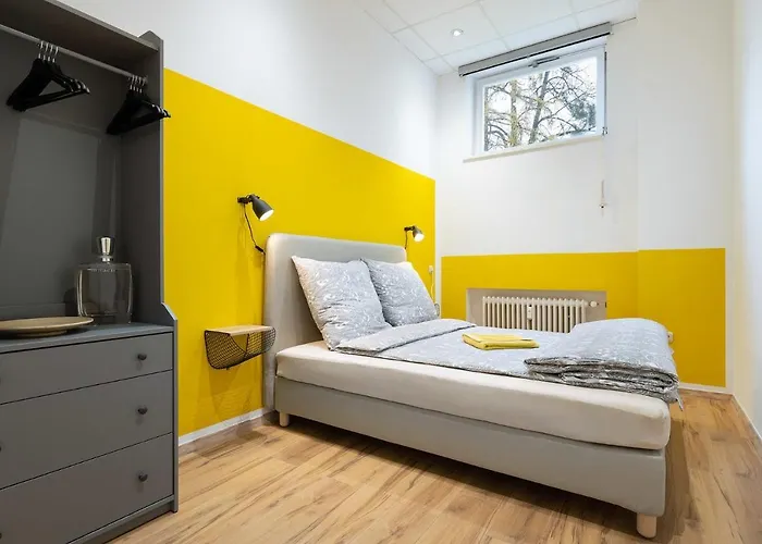 Lägenhet Big Central Near Rotkreuzplatz With 3 Bedroom For 12 Pax *