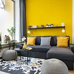 Big Central Near Rotkreuzplatz With 3 Bedroom For 12 Pax