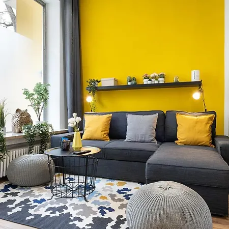 Big Central Near Rotkreuzplatz With 3 Bedroom For 12 Pax
