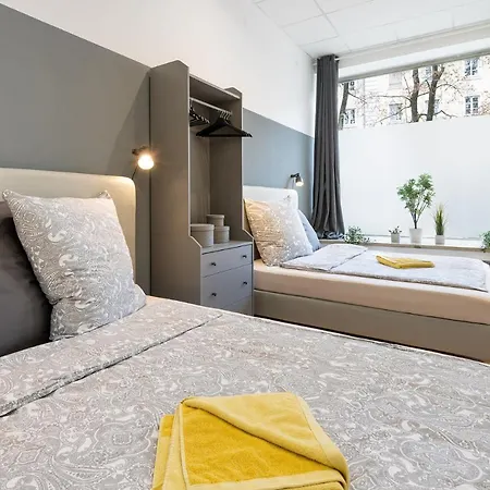 Big Central Near Rotkreuzplatz With 3 Bedroom For 12 Pax شقة