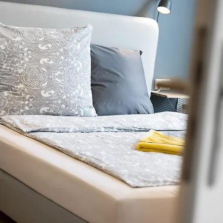 Big Central Near Rotkreuzplatz With 3 Bedroom For 12 Pax شقة *