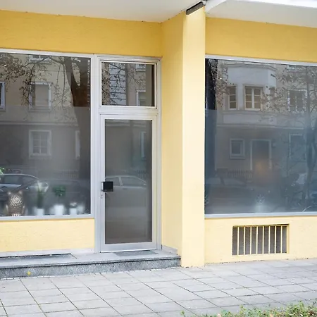 Big Central Near Rotkreuzplatz With 3 Bedroom For 12 Pax
