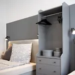 Lägenhet Big Central Near Rotkreuzplatz With 3 Bedroom For 12 Pax *