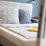 Big Central Near Rotkreuzplatz With 3 Bedroom For 12 Pax Lägenhet *